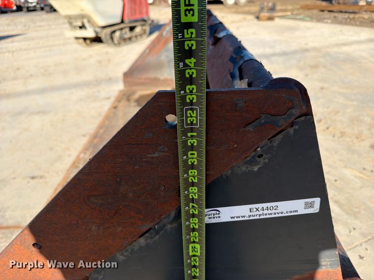 image for item EX4402 Skid steer bucket