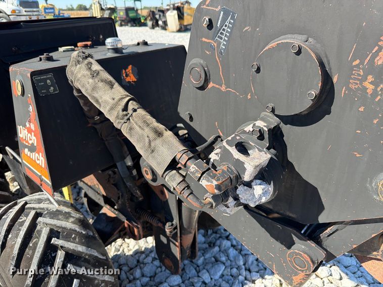 image for item EX4627 2006 Ditch Witch 410SX trencher