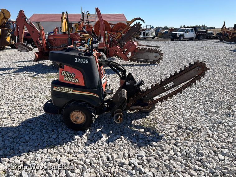 image for item EX4628 2008 Ditch Witch R300 trencher