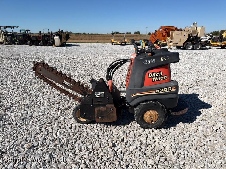 image for item EX4628 2008 Ditch Witch R300 trencher