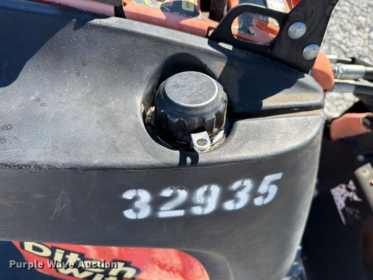 image for item EX4628 2008 Ditch Witch R300 trencher