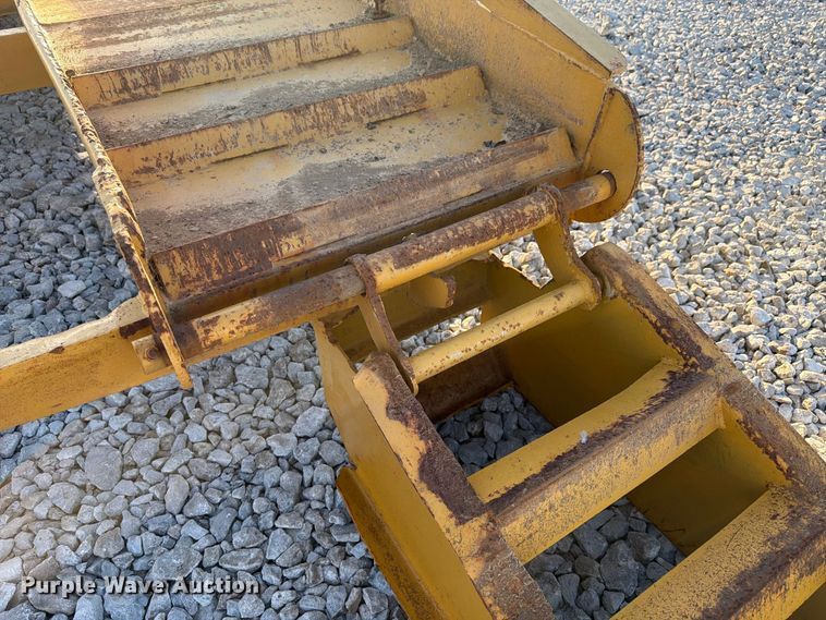 image for item EX4633 1992 Belshe equipment trailer