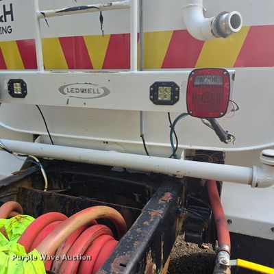 image for item FA8975 2017 Freightliner Business Class M2 water truck