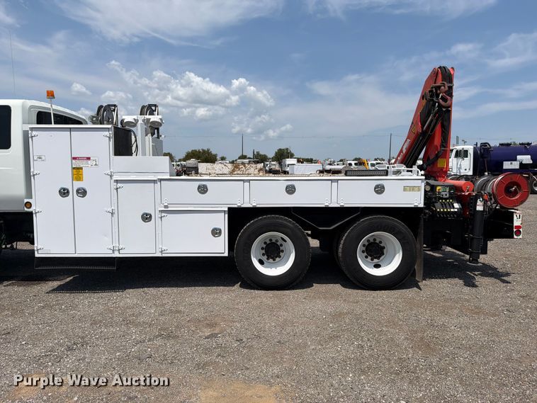 image for item FB5042 2009 International WorkStar 7400 crane truck