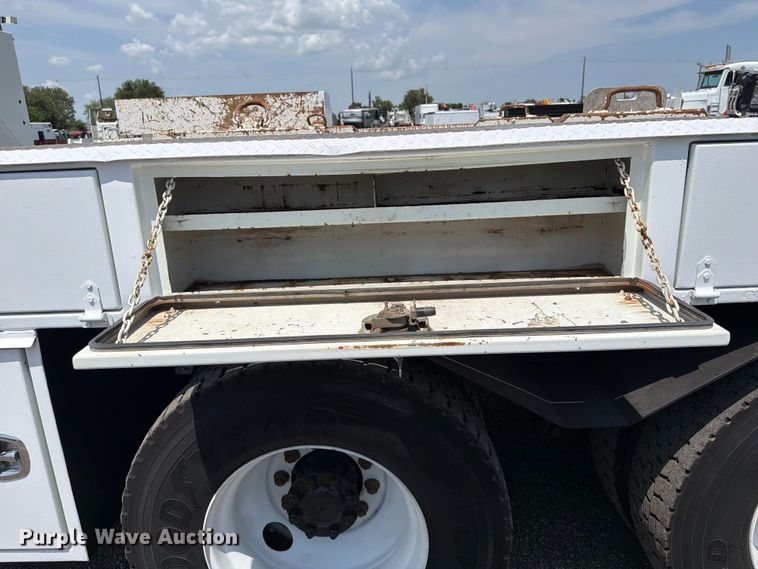image for item FB5042 2009 International WorkStar 7400 crane truck