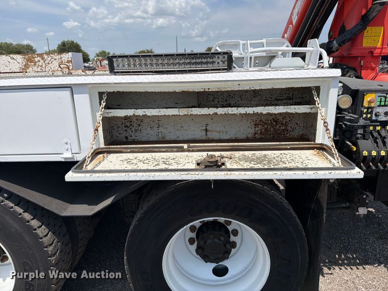 image for item FB5042 2009 International WorkStar 7400 crane truck
