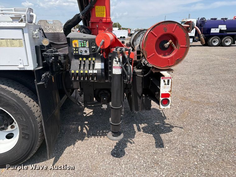 image for item FB5042 2009 International WorkStar 7400 crane truck