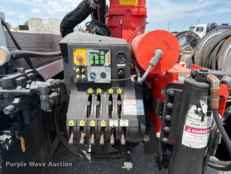 image for item FB5042 2009 International WorkStar 7400 crane truck