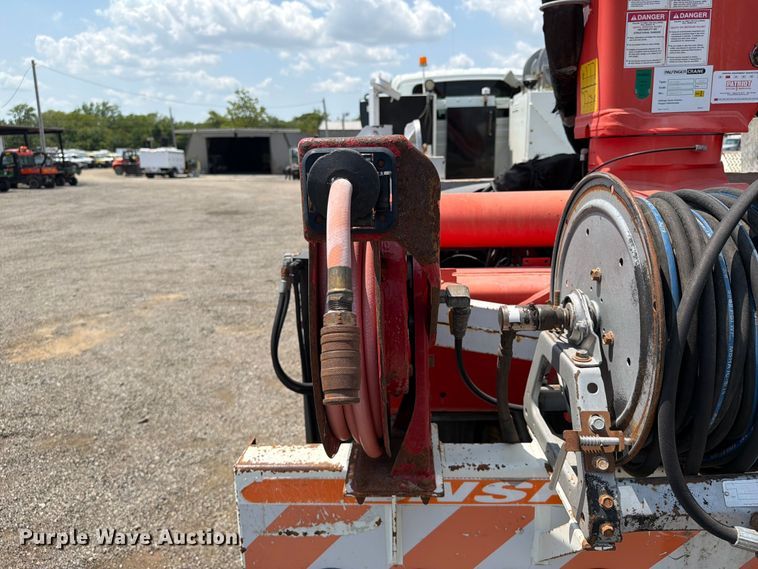 image for item FB5042 2009 International WorkStar 7400 crane truck