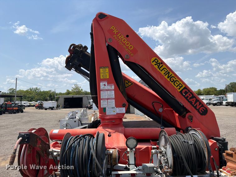 image for item FB5042 2009 International WorkStar 7400 crane truck