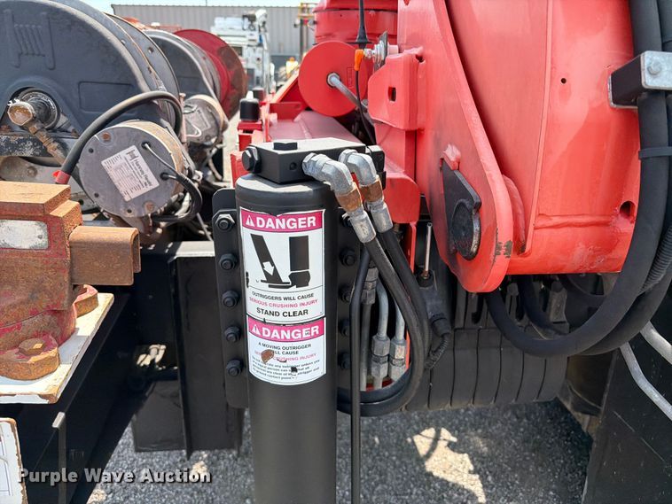 image for item FB5042 2009 International WorkStar 7400 crane truck