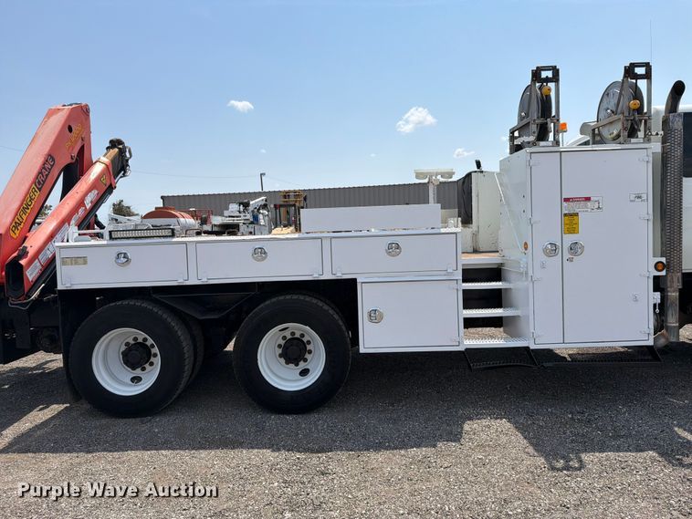 image for item FB5042 2009 International WorkStar 7400 crane truck
