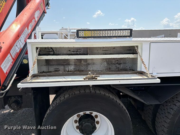 image for item FB5042 2009 International WorkStar 7400 crane truck