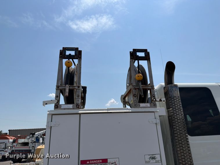image for item FB5042 2009 International WorkStar 7400 crane truck