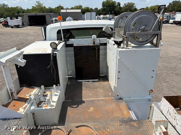 image for item FB5042 2009 International WorkStar 7400 crane truck