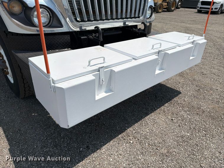 image for item FB5042 2009 International WorkStar 7400 crane truck