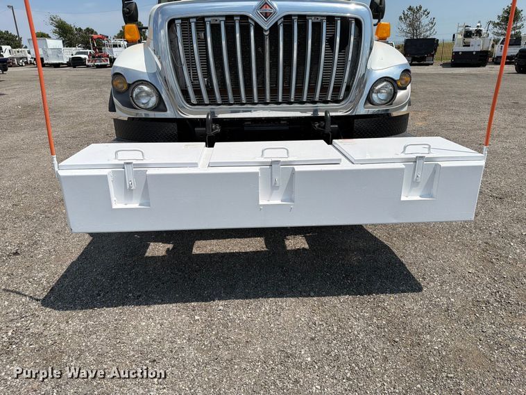 image for item FB5042 2009 International WorkStar 7400 crane truck