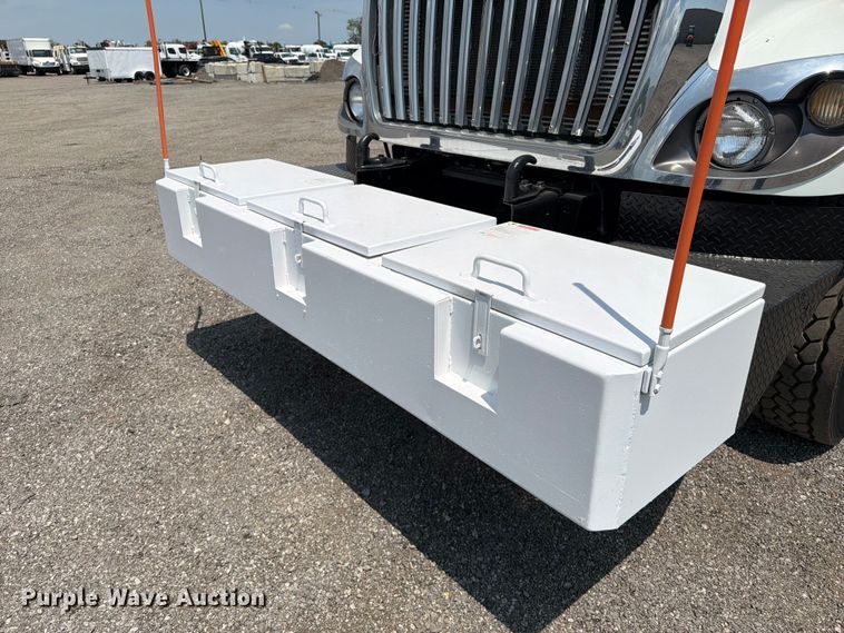 image for item FB5042 2009 International WorkStar 7400 crane truck