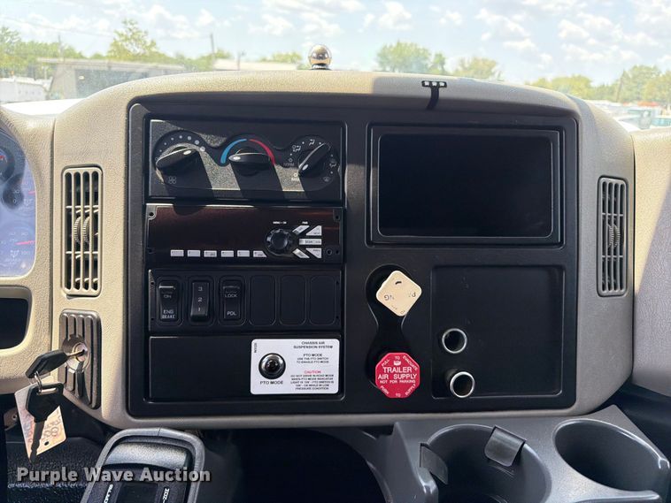 image for item FB5042 2009 International WorkStar 7400 crane truck