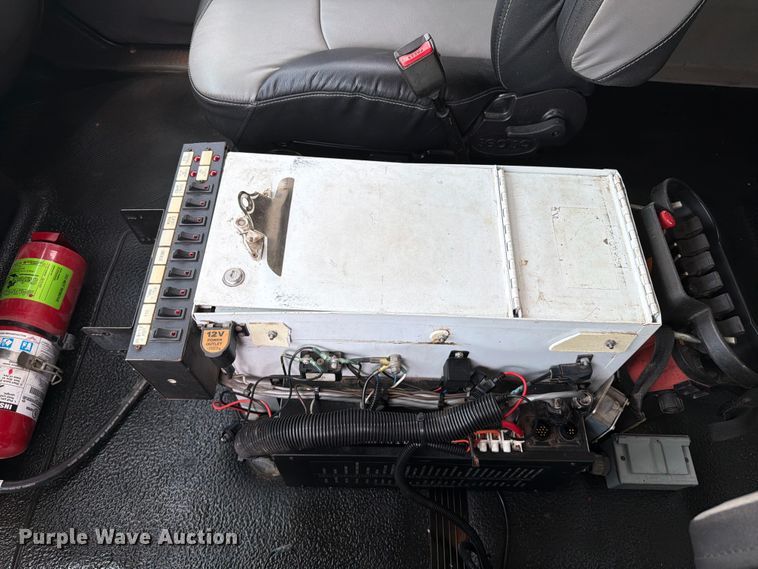 image for item FB5042 2009 International WorkStar 7400 crane truck