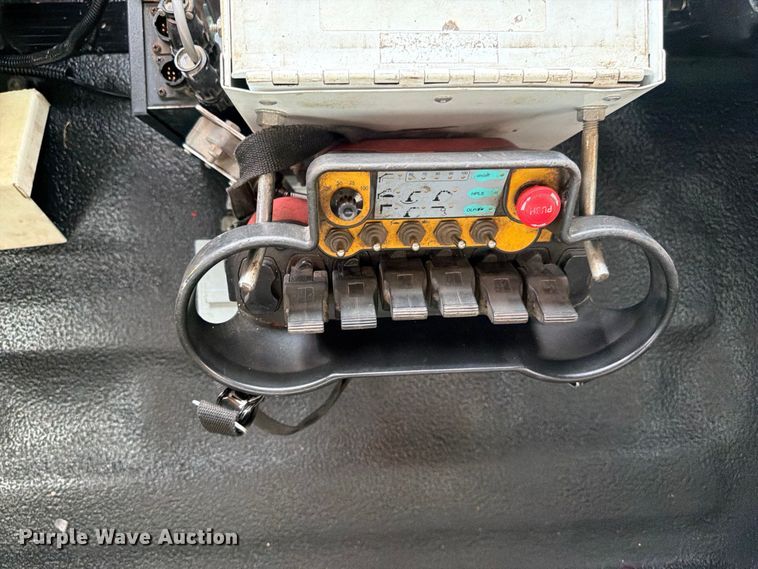 image for item FB5042 2009 International WorkStar 7400 crane truck