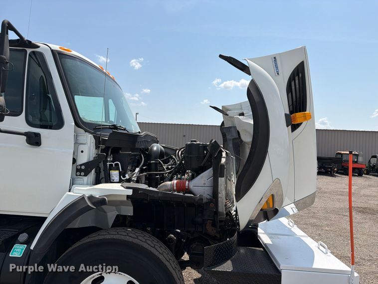 image for item FB5042 2009 International WorkStar 7400 crane truck