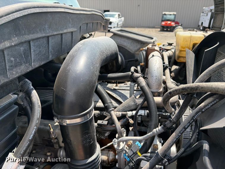 image for item FB5042 2009 International WorkStar 7400 crane truck