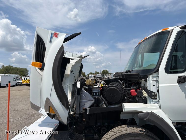 image for item FB5042 2009 International WorkStar 7400 crane truck