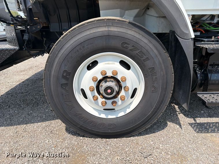 image for item FB5042 2009 International WorkStar 7400 crane truck