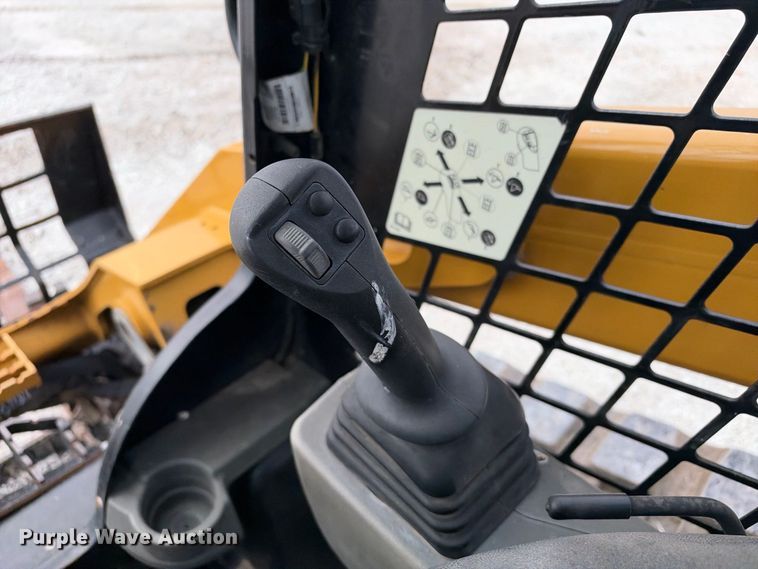 image for item FB8393 2022 Caterpillar 289D3 tracked skid steer loader