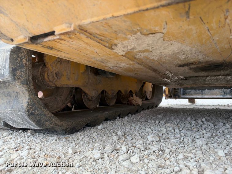 image for item FB8393 2022 Caterpillar 289D3 tracked skid steer loader