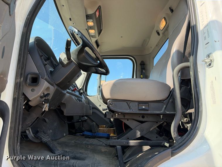2019 Freightliner BUSINESS CLASS M2