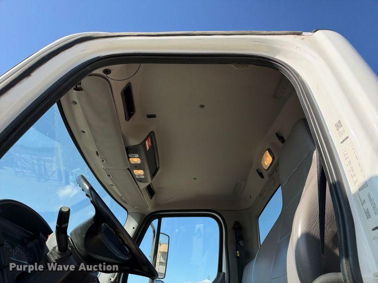 2019 Freightliner BUSINESS CLASS M2