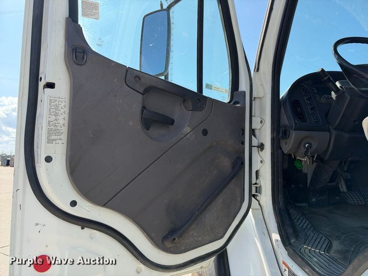 2019 Freightliner BUSINESS CLASS M2