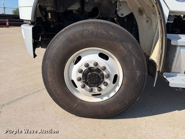 2019 Freightliner BUSINESS CLASS M2