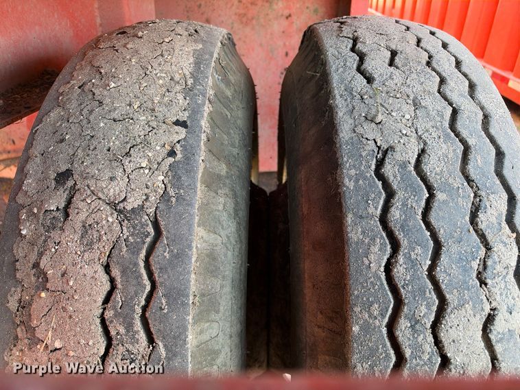 image for item FB8405 Dragon frac tank trailer