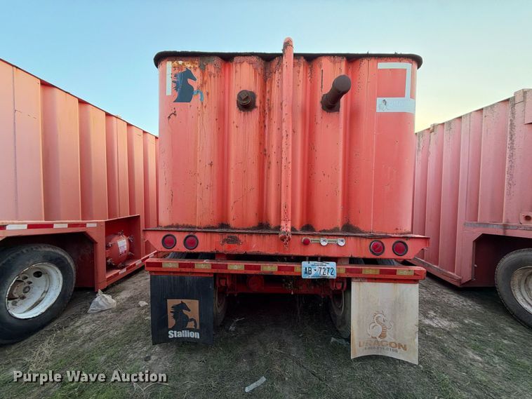image for item FB8437 Dragon frac tank trailer
