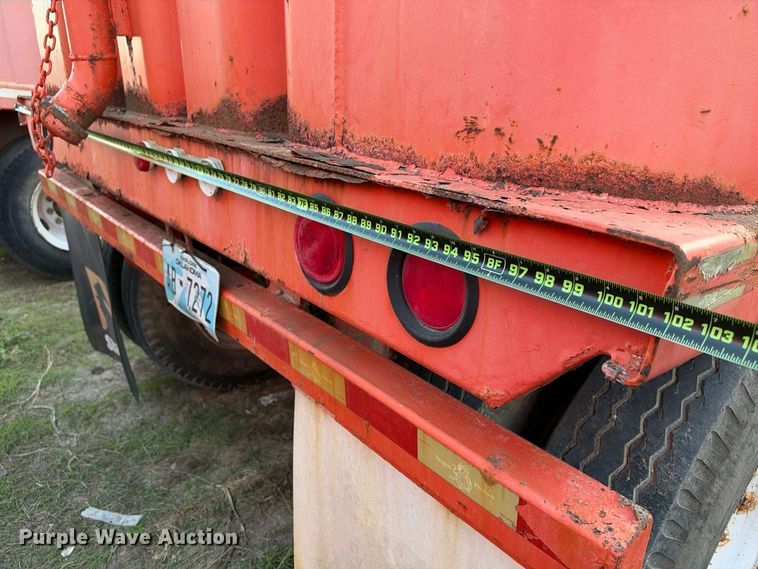image for item FB8437 Dragon frac tank trailer