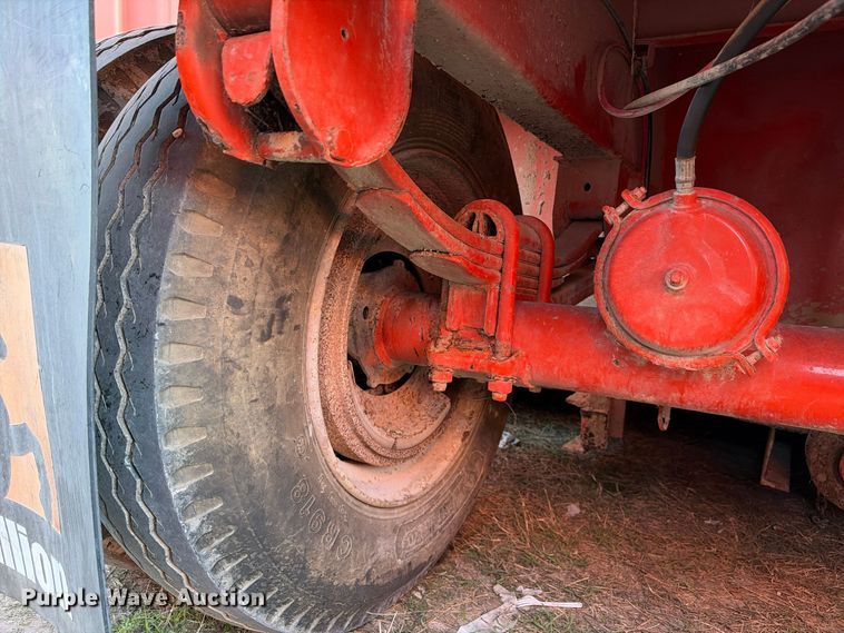 image for item FB8437 Dragon frac tank trailer