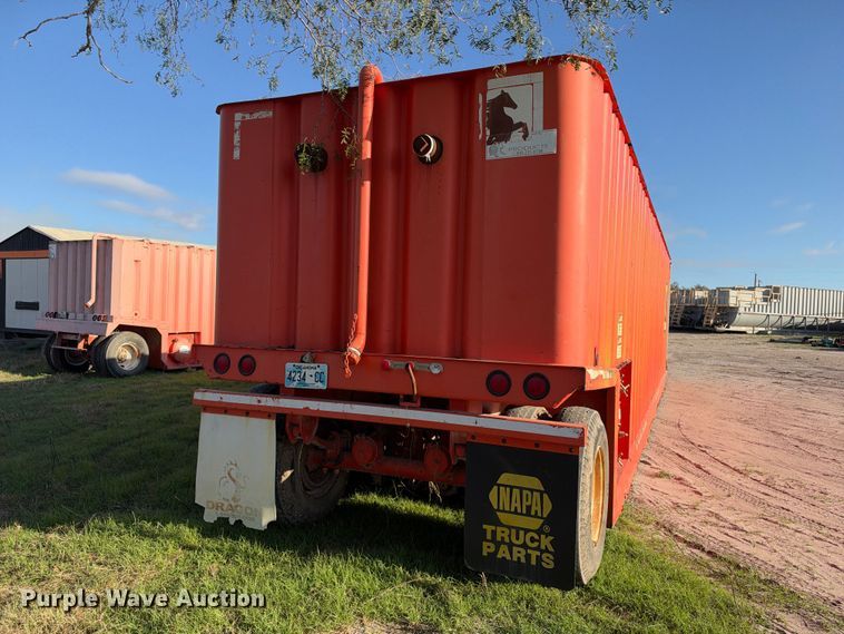 image for item FB8440 Dragon frac tank trailer