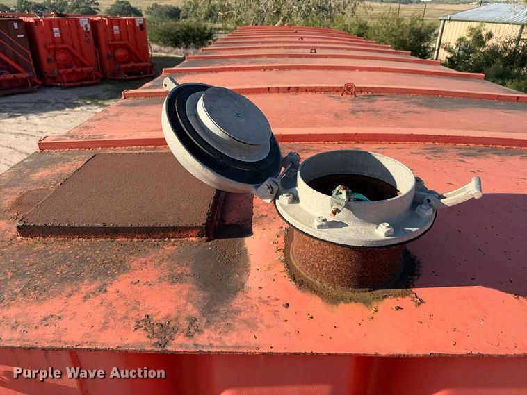 image for item FB8440 Dragon frac tank trailer