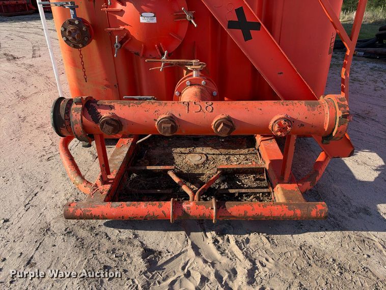 image for item FB8440 Dragon frac tank trailer