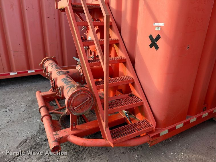 image for item FB8441 Dragon frac tank trailer