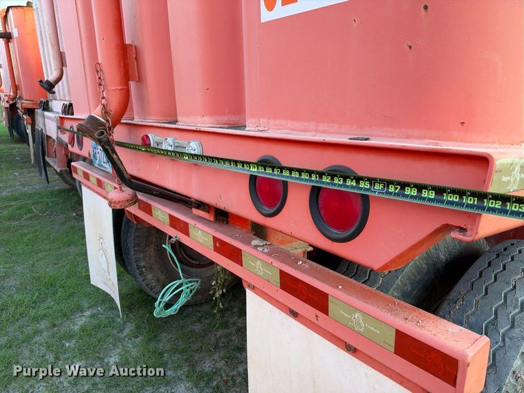 image for item FB8441 Dragon frac tank trailer