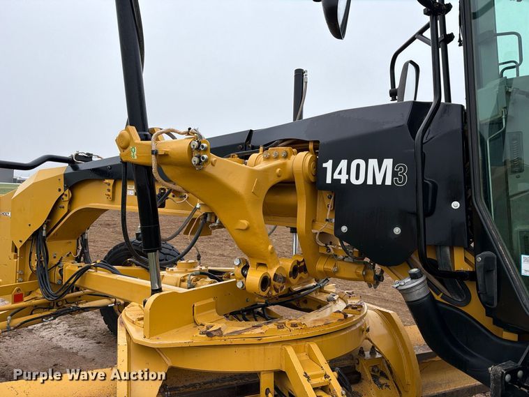 image for item FC0013 2017 Caterpillar 140M3 motor grader