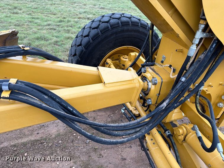 image for item FC0013 2017 Caterpillar 140M3 motor grader