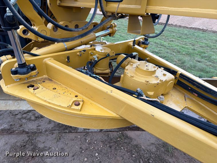 image for item FC0013 2017 Caterpillar 140M3 motor grader