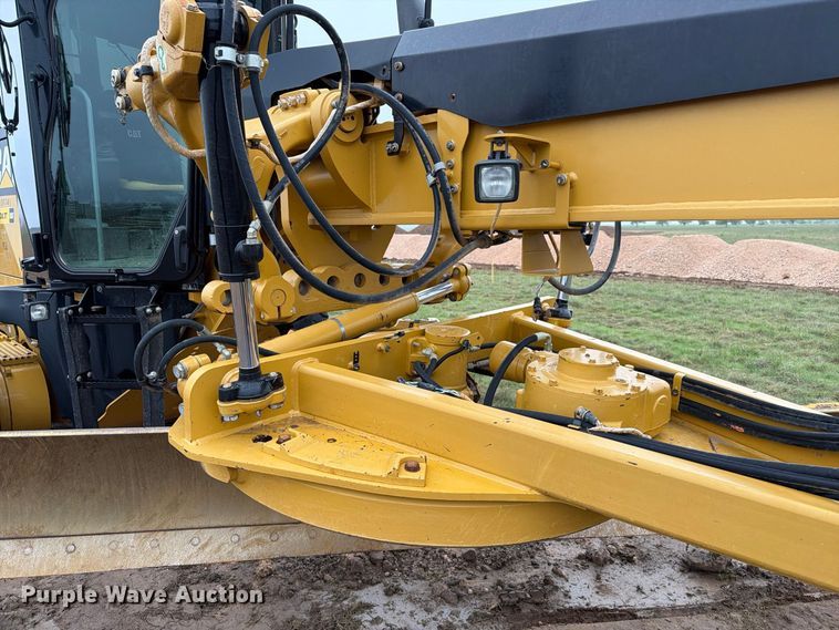 image for item FC0013 2017 Caterpillar 140M3 motor grader