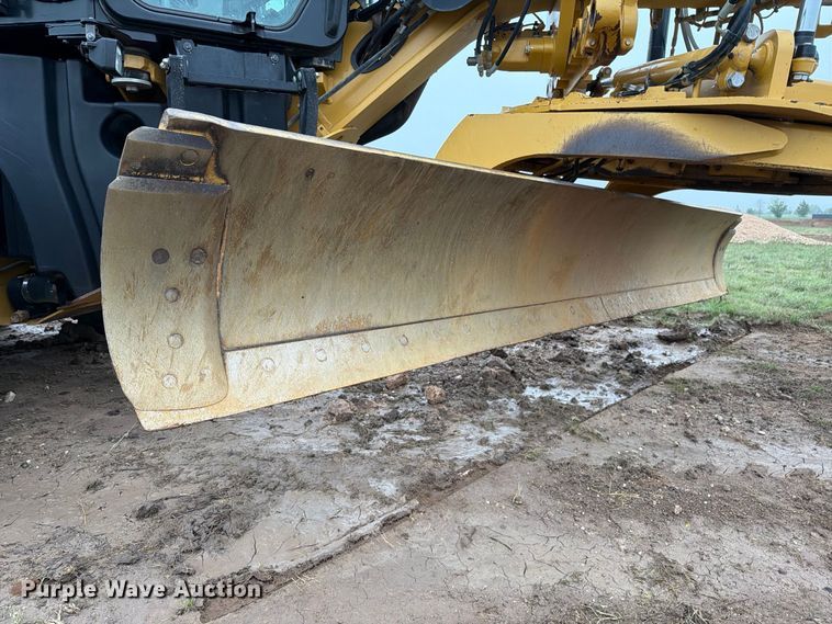 image for item FC0013 2017 Caterpillar 140M3 motor grader