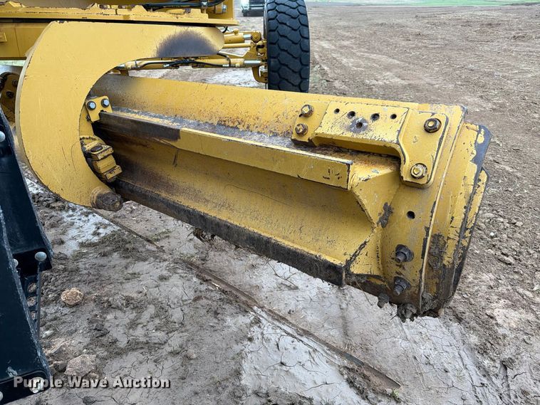 image for item FC0013 2017 Caterpillar 140M3 motor grader